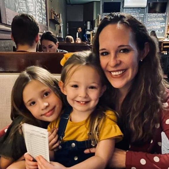 Meet your Posher, Jennifer - Picture 1 of 1